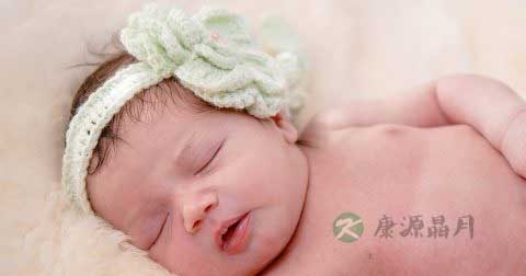 新生儿睡眠少的原因 新生儿睡眠少的原因
