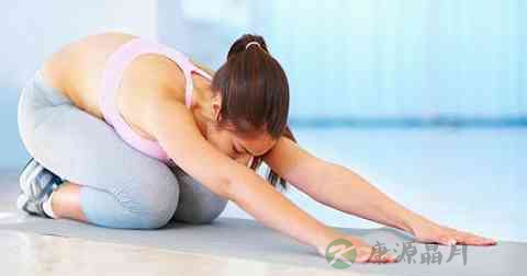 女性胸部小是什么原因 女性胸部小是什么原因