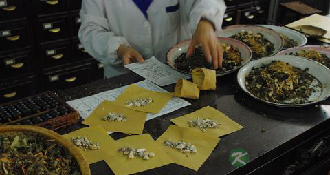 老人喝中药不能吃这5种食物 老人喝中药不能吃这5种食物