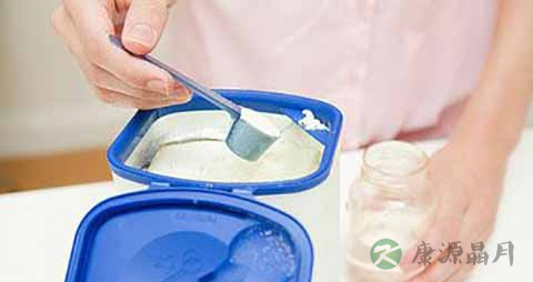 新生儿4天吃多少毫升奶粉 新生儿4天吃多少毫升奶粉