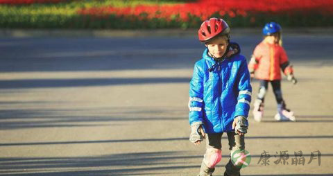 孩子多大适合学轮滑 孩子多大适合学轮滑