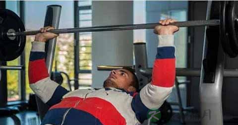 卧推两个月能提升多少 卧推两个月能提升多少