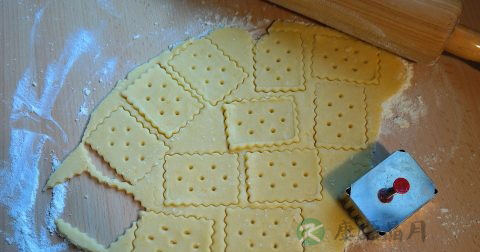 每天吃压缩饼干可以减肥吗 每天吃压缩饼干可以减肥吗