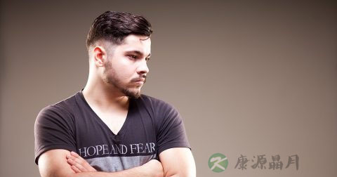 卧推肩为什么关节发声 卧推肩为什么关节发声