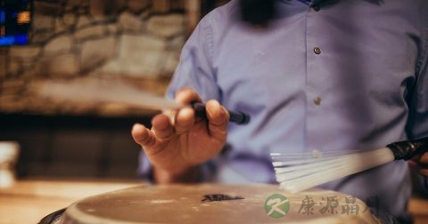 手鼓舞的舞蹈特点