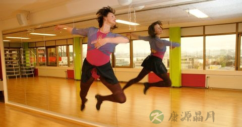 舞蹈室里的镜子有什么作用 舞蹈室里的镜子有什么作用