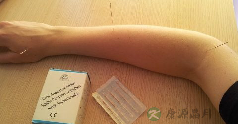 指甲式血氧仪怎么看