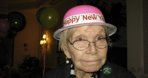 脸上长老年斑吃什么好
