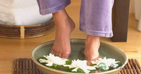 老人泡脚用什么盆 老人泡脚用什么盆