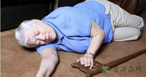 老人容易摔倒的原因 老人容易摔倒的原因