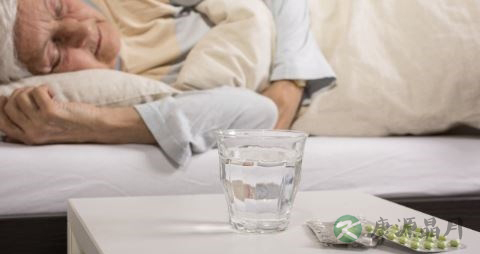 老人不吃饭只喝水能活多久 老人不吃饭只喝水能活多久