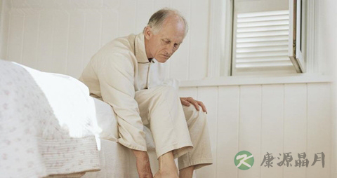 老年人便秘便血什么原因 老年人便秘便血什么原因