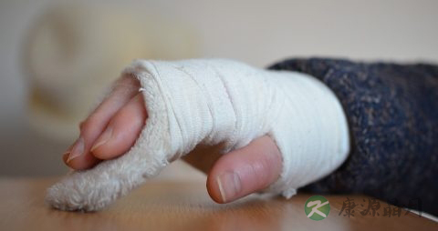 老人骨头摔裂缝多久能好