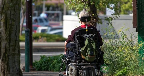 老人瘫痪在床能活多久 老人瘫痪在床能活多久