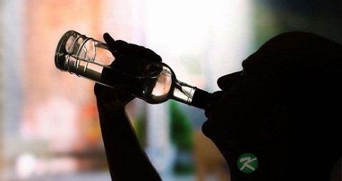酒精性股骨头坏死不能吃什么，酒精性股骨头坏死的注意事项