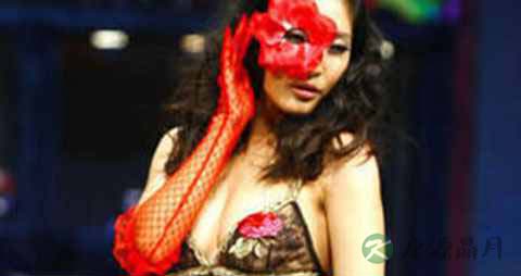 夫妻如何打造情趣性爱 夫妻如何打造情趣性爱