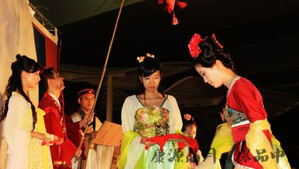 偷菜、骂中秋 各地中秋节习俗大盘点 偷菜、骂中秋 各地中秋节习俗大盘点
