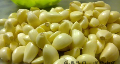 腊八蒜放盐吗 腊八蒜放盐吗