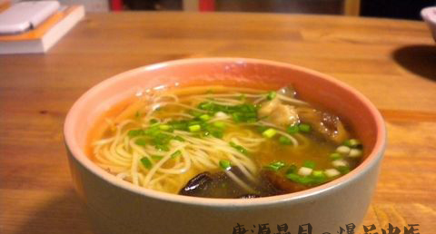 为什么有的地方大年初一吃面条