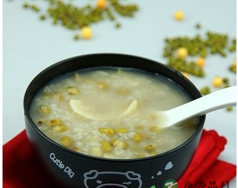中暑忌大量喝水 多喝绿豆汤 中暑忌大量喝水 多喝绿豆汤
