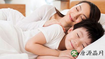 夏被影响睡眠 夏天盖什么被子凉快 夏被影响睡眠 夏天盖什么被子凉快
