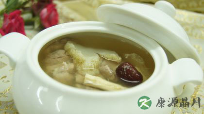 秋季喉咙痛煲什么汤好 秋季喉咙痛煲什么汤好