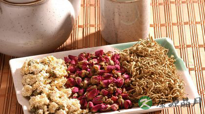 秋天适合喝什么花茶 秋天适合喝什么花茶