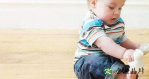小孩该如何穿衣服保暖 小孩该如何穿衣服保暖