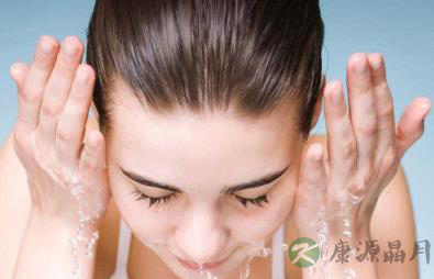惊!请勿陷入解决脸上出油的误区 惊!请勿陷入解决脸上出油的误区