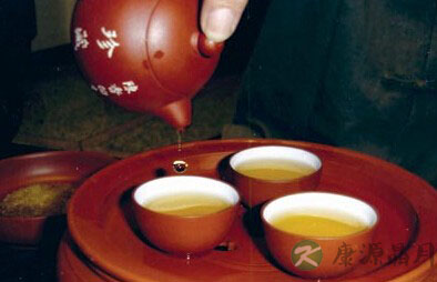 喝茶前1个动作助长寿 喝茶前1个动作助长寿