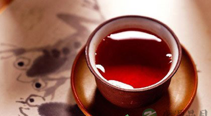 女士喝花茶要警惕