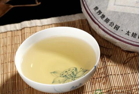 白茶介绍及它的功效 白茶介绍及它的功效