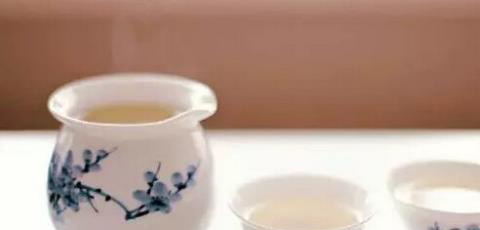 夏天喝白茶能防暑降温