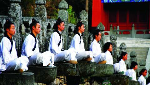张三丰初登武当山揽胜 叹曰“此山异日必大兴” 张三丰初登武当山揽胜 叹曰“此山异日必大兴”
