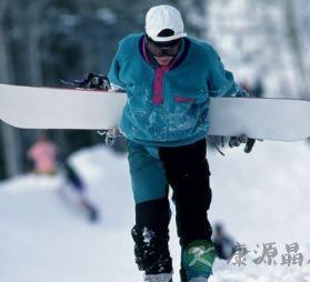 冬季刺激的单板滑雪运动 学习单板滑雪技巧 冬季刺激的单板滑雪运动 学习单板滑雪技巧
