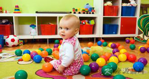 怎样给婴幼儿选择玩具_选择玩具要注意什么 怎样给婴幼儿选择玩具_选择玩具要注意什么