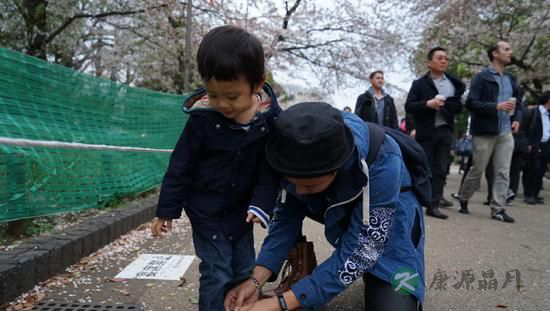 孙俪一家踏春赏花 亲子出游好处多 孙俪一家踏春赏花 亲子出游好处多