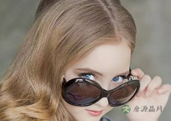 12岁女儿要染白发 华裔专家妈妈这样和女儿沟通 12岁女儿要染白发 华裔专家妈妈这样和女儿沟通
