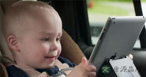孩子爱玩iPad=吸上电子毒品? 孩子爱玩iPad=吸上电子毒品?