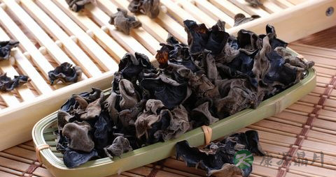 泡发黑木耳的技巧