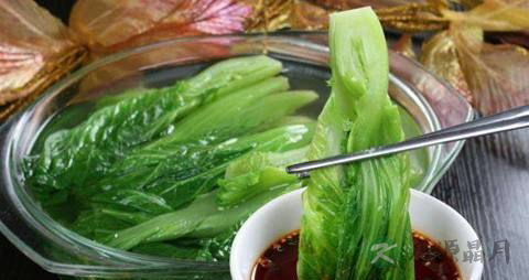 如何烫生菜不变色 如何烫生菜不变色
