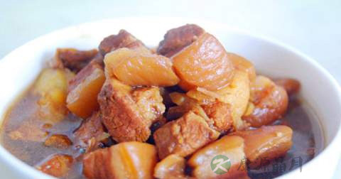 做五花肉炖土豆放什么调料 做五花肉炖土豆放什么调料