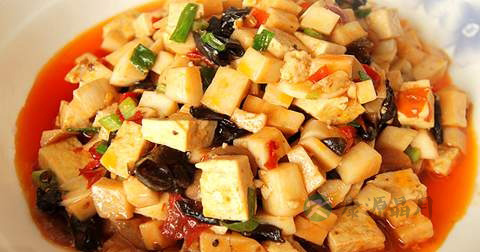 做鸡腿菇炒豆腐放什么调料 做鸡腿菇炒豆腐放什么调料