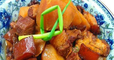 做五花肉炖土豆放什么调料 做五花肉炖土豆放什么调料