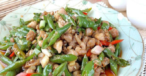 青椒炒鸡用什么油 青椒炒鸡用什么油