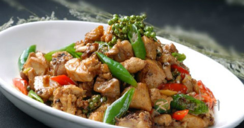 青椒炒鸡用什么油 青椒炒鸡用什么油