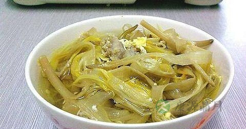 做黄花菜鸡蛋肉汤放什么调料 做黄花菜鸡蛋肉汤放什么调料