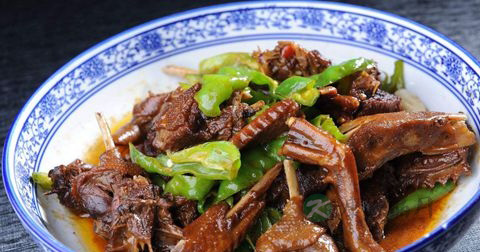 做青椒炒鸭肉放什么调料 做青椒炒鸭肉放什么调料