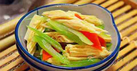 西芹炝腐竹什么时候放调料 西芹炝腐竹什么时候放调料