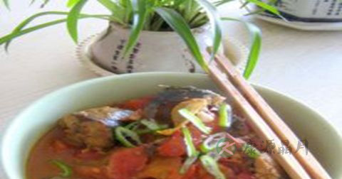 炖鱼配什么青菜好 炖鱼配什么青菜好